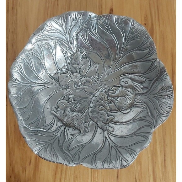 Vintage Cast Aluminum Bunny Bowl Cabbage Leaves 8" Rabbit Easter - Picture 2 of 9